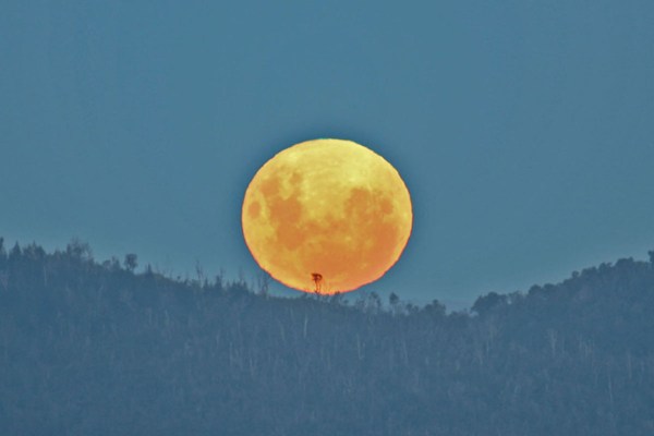 Super Moon near Greymouth (Photo: Pam Honey)