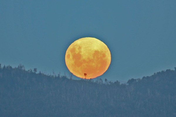 Super Moon near Greymouth  (Photo: Pam Honey)